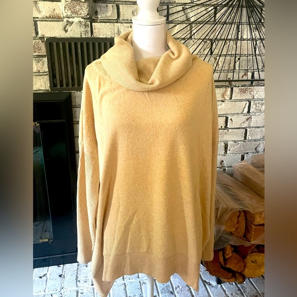 ⭐️ 3 / $15 ⭐️ Cozy Cowl Neck Sweater in Cream - Picture 1 of 2